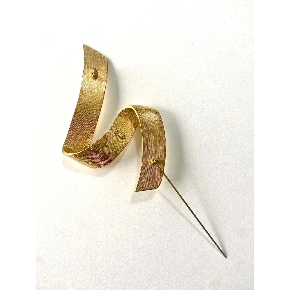 Monet Vintage Gold Tone Abstract Ribbon Wavy Brooch Pin Signed Statement Jewelry